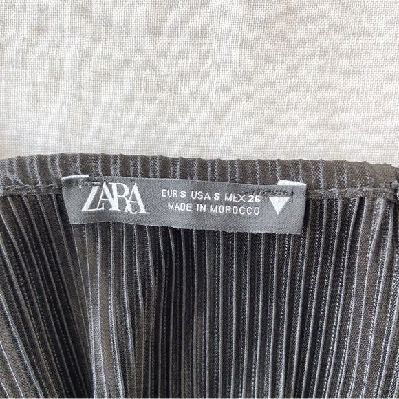 ‼️SOLD‼️ Zara black satin crinkle ruffle sleeve ruched crop top - Picture 5 of 5